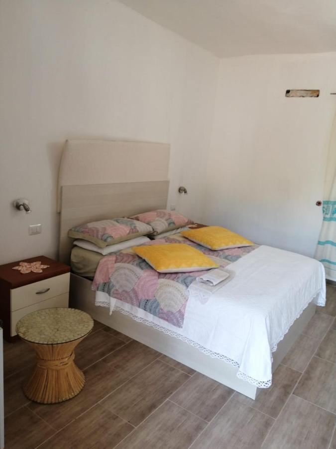 Elia'S House Bed & Breakfast Padru Exterior photo